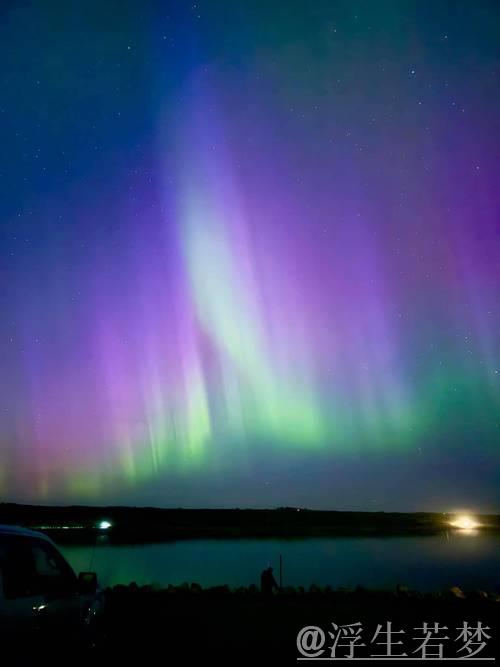 极光上线大哭表情并配文：最期待的一集